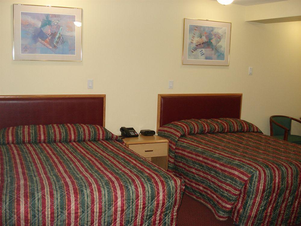 Lincoln Motel Sturgeon Falls Екстериор снимка