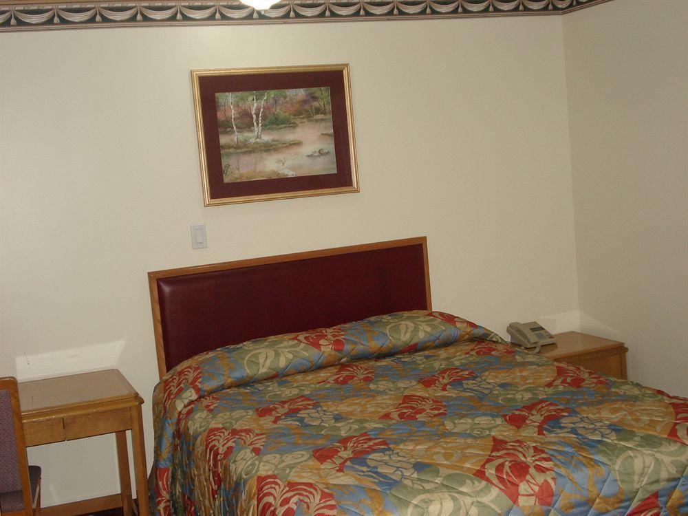 Lincoln Motel Sturgeon Falls Екстериор снимка