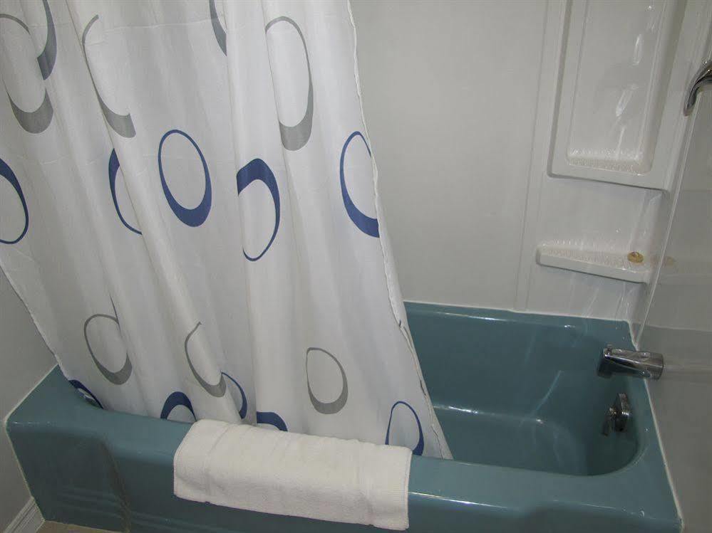 Lincoln Motel Sturgeon Falls Екстериор снимка