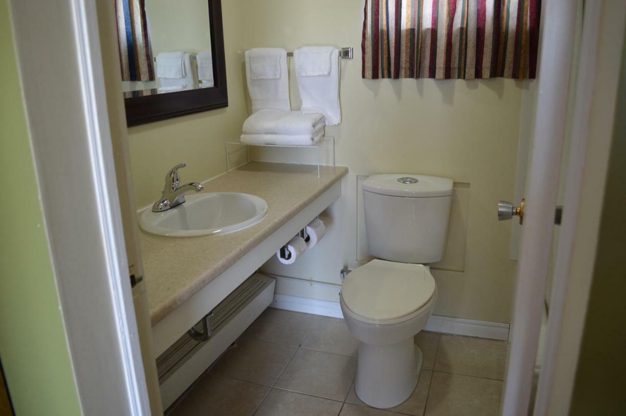 Lincoln Motel Sturgeon Falls Екстериор снимка